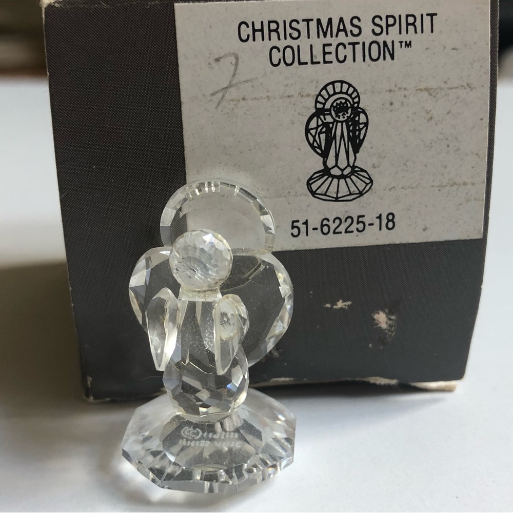 Iris Arc Crystal Angel
Christmas Spirit Collection 
Comes with original box